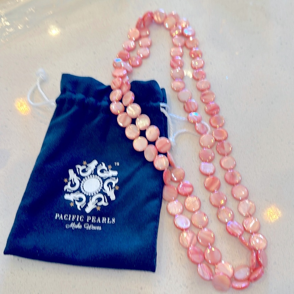 Pacific Pearls necklace with dust bag